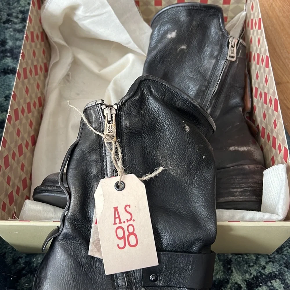 Women's Black Leather Boots - Picture 12 of 14